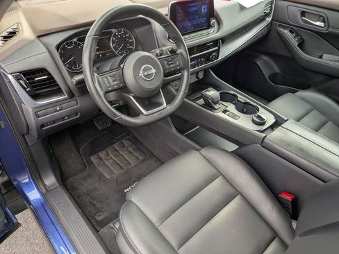 Used 2023 Nissan Rogue SV w/ SV Premium Package image 11
