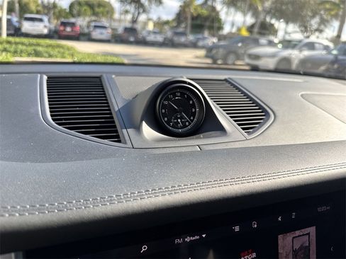 Used 2023 Porsche Macan Turbo image 56