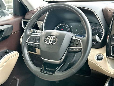 Used 2021 Toyota Highlander XLE FWD image 27
