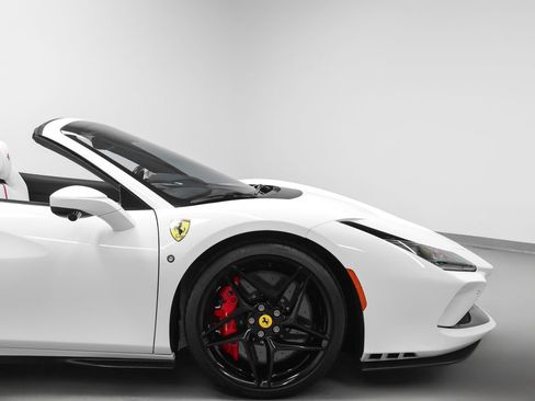 Used 2022 Ferrari F8 Tributo RWD image 12