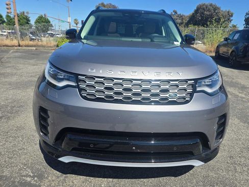 Used 2025 Land Rover Discovery Metropolitan Edition AWD/4WD image 8