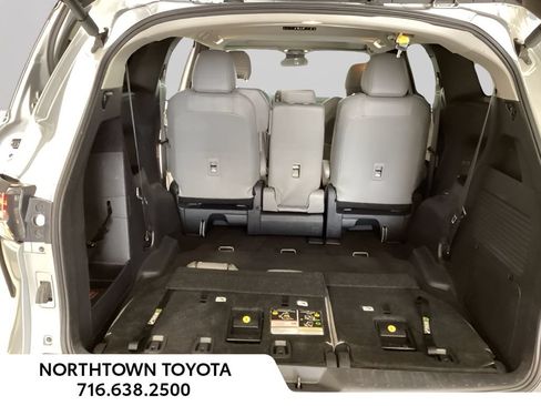 Used 2025 Toyota Sienna XLE FWD image 16