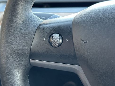 Used 2023 Tesla Model Y Long Range image 31