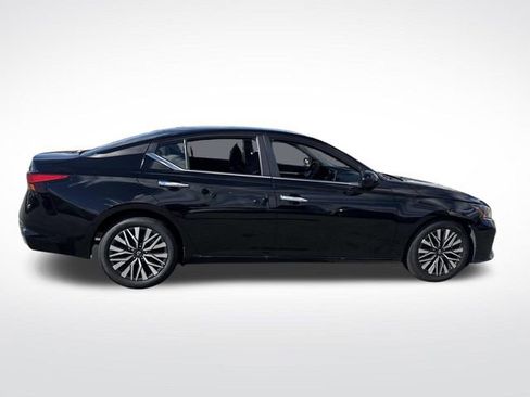 Used 2023 Nissan Altima 2.5 SV image 9