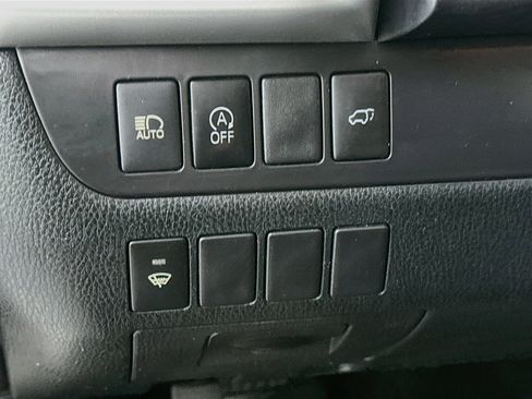 Used 2019 Toyota Highlander XLE FWD image 16