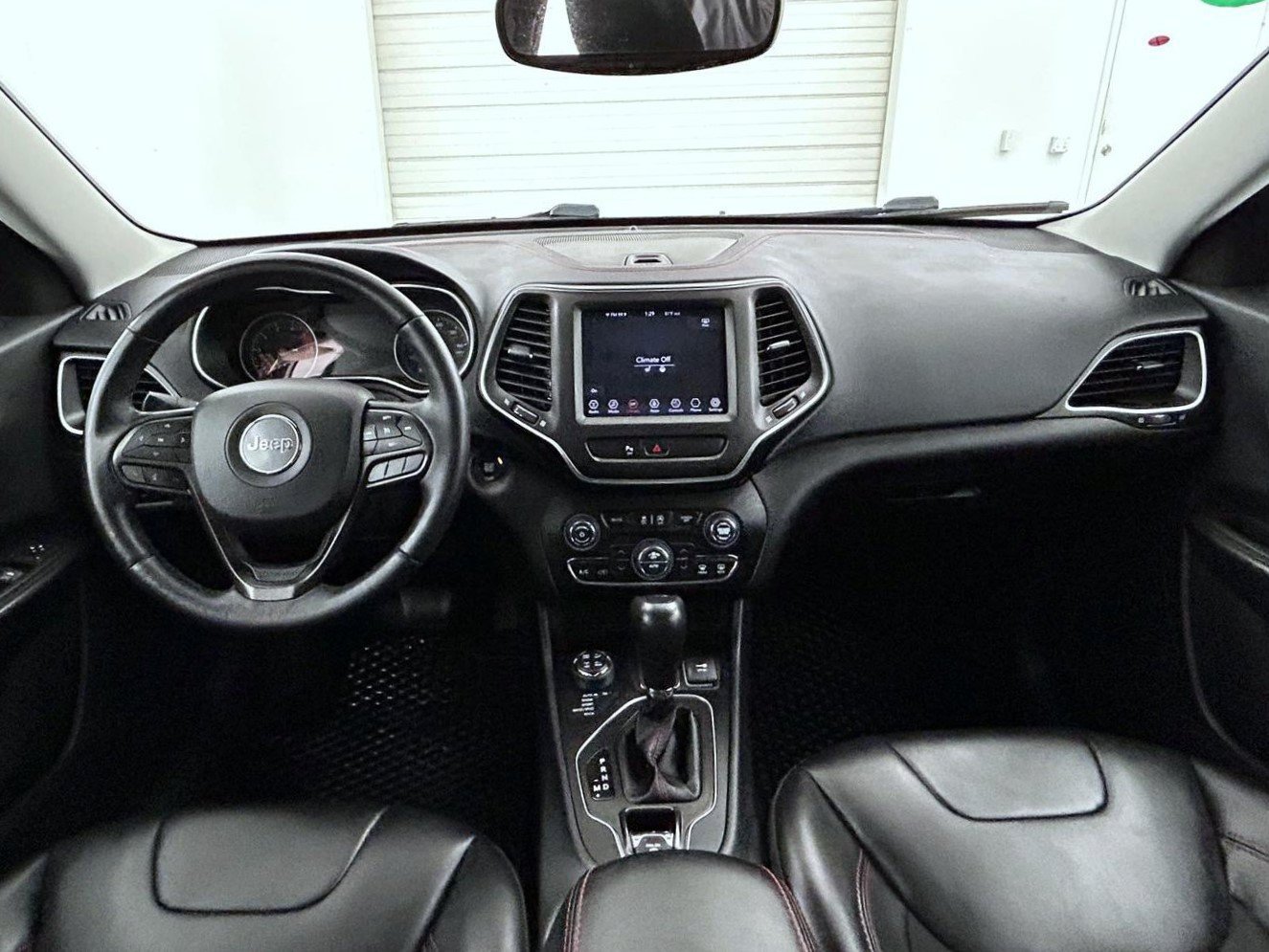 Used 2019 Jeep Cherokee Trailhawk w/ Comfort/Convenience Group AWD/4WD image 13