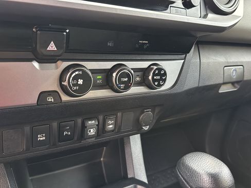 Used 2018 Toyota Tacoma SR5 image 22