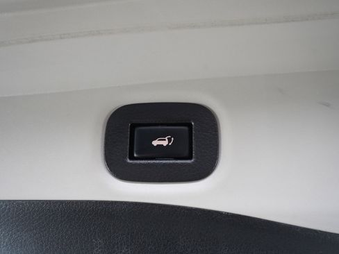 Used 2019 Nissan Rogue SL w/ Premium Package image 11