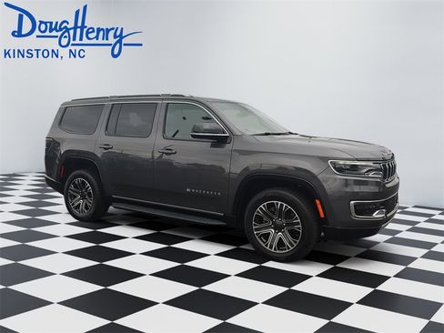 Used 2024 Jeep Wagoneer Series II w/ Flexible Seating Group image 7