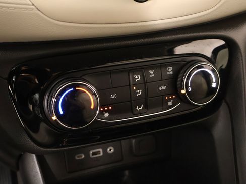 Used 2021 Buick Encore GX Preferred w/ Cold Weather Comfort Package FWD image 7