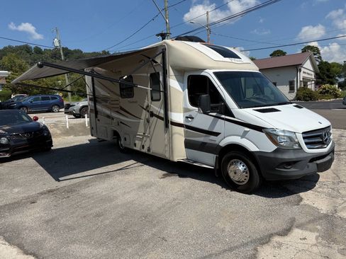 Used 2015 Mercedes-Benz Sprinter 3500 image 19