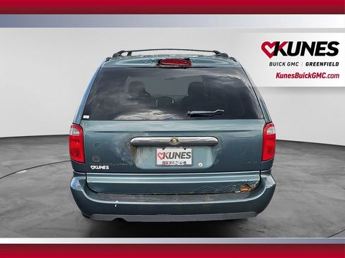 Used 2006 Chrysler Town & Country Touring FWD image 9