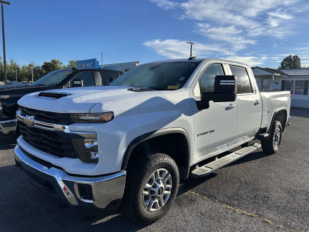 Used 2025 Chevrolet Silverado 2500 LT w/ Convenience Package AWD/4WD image 6