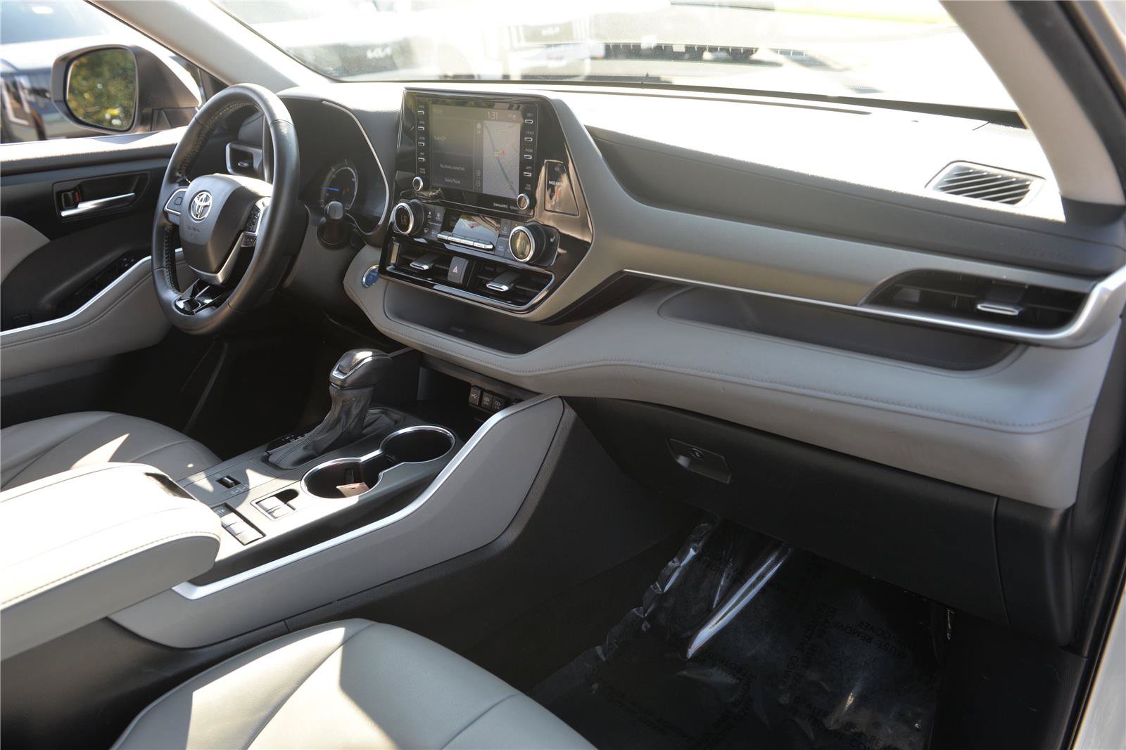 Used 2021 Toyota Highlander XLE w/ Protection Package #3 (TMS) AWD/4WD image 15