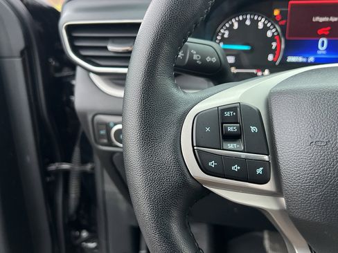 Used 2023 Ford Explorer XLT w/ Equipment Group 202A image 32