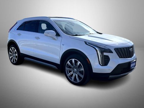 Used 2022 Cadillac XT4 Premium Luxury w/ Enhanced Visibility Package image 3
