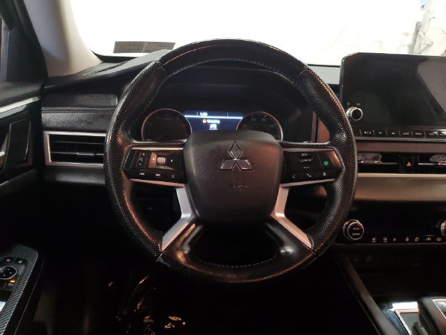 Used 2022 Mitsubishi Outlander SE AWD/4WD image 16