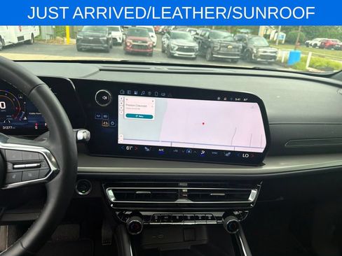 Used 2025 Chevrolet Traverse LT w/ Sun and Wheel Package AWD/4WD image 15