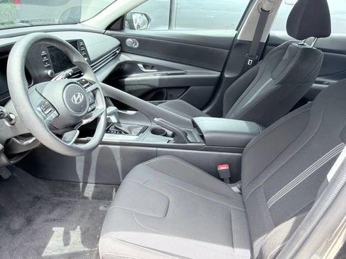 Certified 2024 Hyundai Elantra SE FWD image 8