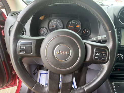 Used 2016 Jeep Patriot Latitude w/ Sun/Sound Group AWD/4WD image 12
