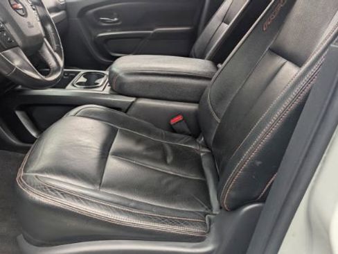 Used 2022 Nissan Titan PRO-4X w/ Pro-4x Convenience Package image 16