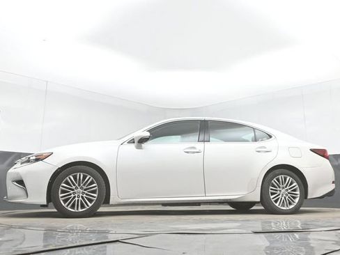 Used 2016 Lexus ES 350 w/ Premium Package w/Wood Trim FWD image 30