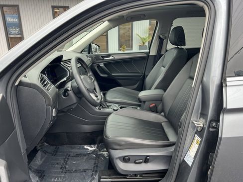 Used 2022 Volkswagen Tiguan SE w/ Panoramic Sunroof Package image 10