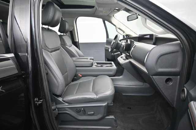 Certified 2025 Ford Expedition Active AWD/4WD image 31
