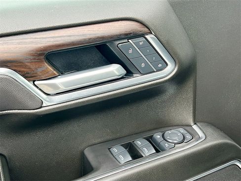 Used 2025 GMC Sierra 1500 SLT image 18