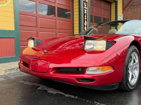 Used 2000 Chevrolet Corvette Convertible w/ Performance Handling Pkg image 32