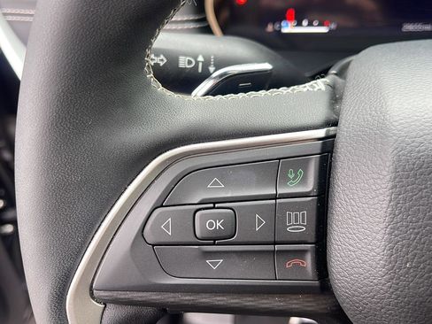 Used 2023 Jeep Grand Cherokee L Laredo image 15