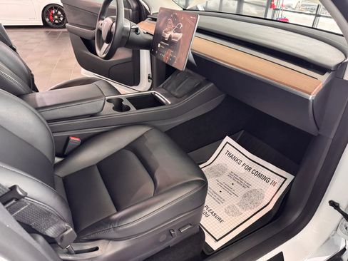 Used 2022 Tesla Model Y Performance image 12