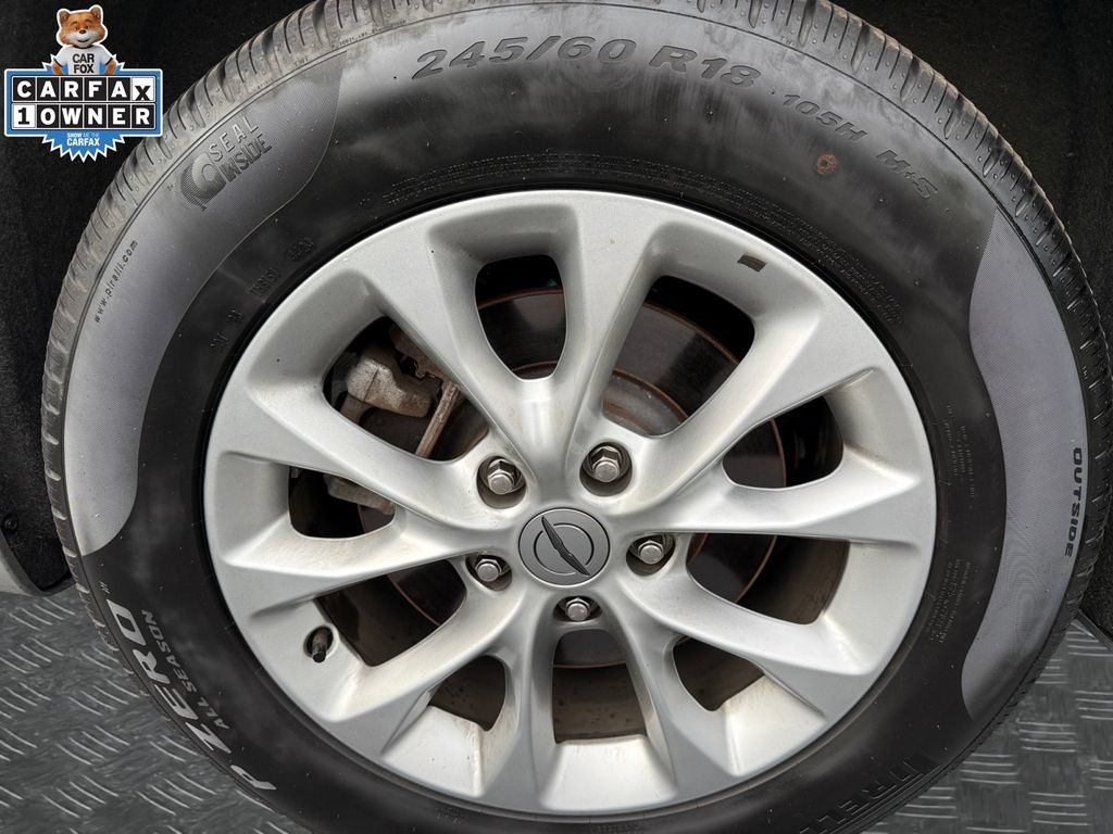 Used 2025 Chrysler Pacifica Select AWD/4WD image 21