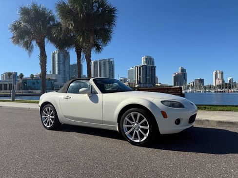 Used 2008 MAZDA MX-5 Miata Grand Touring w/ Premium Pkg image 2