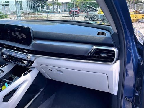 Used 2024 Kia Telluride S w/ S Sunroof Package FWD image 18