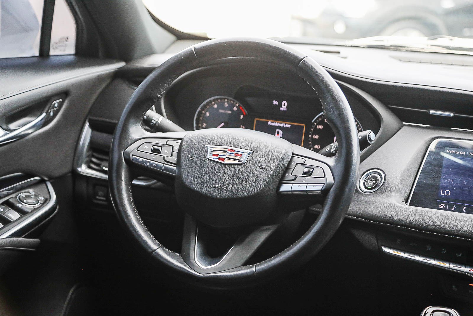 Used 2023 Cadillac XT4 Luxury w/ Cold Weather Package FWD image 15