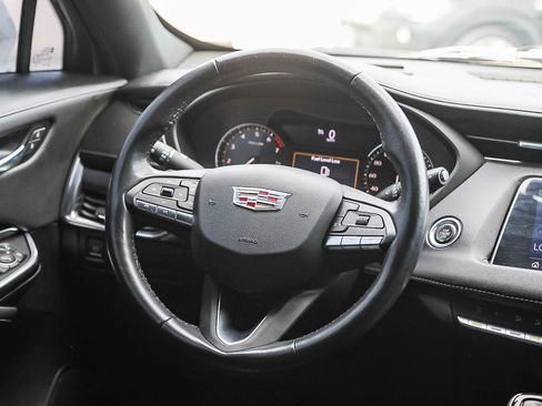 Used 2023 Cadillac XT4 Luxury w/ Cold Weather Package FWD image 15