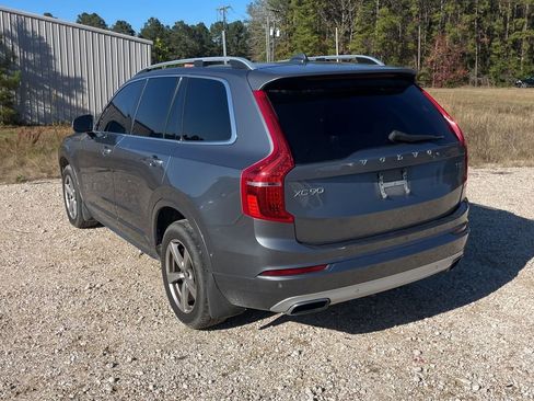 Used 2017 Volvo XC90 T5 Momentum w/ Vision Package image 6