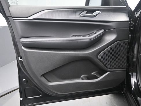 New 2025 Jeep Grand Cherokee L Laredo w/ Luxury Tech Group I image 12