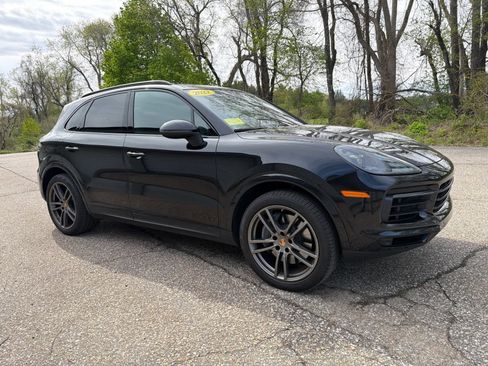 Used 2022 Porsche Cayenne AWD/4WD image 6