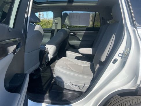 Used 2022 Toyota Highlander Platinum image 14