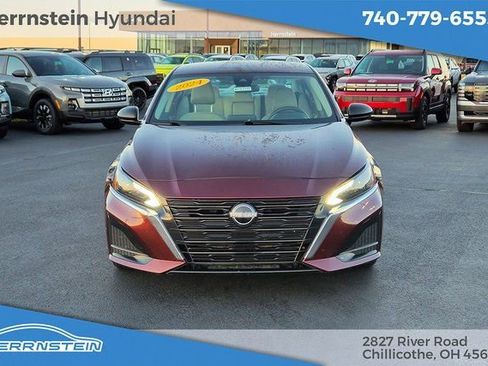 Used 2024 Nissan Altima 2.5 SV image 2