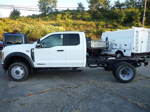 New 2024 Ford F550 4x4 SuperCab Super Duty image 2
