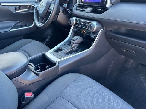 Used 2025 Toyota RAV4 XLE w/ Convenience Package image 32