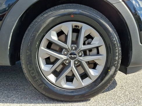 Certified 2023 Kia Telluride LX image 8