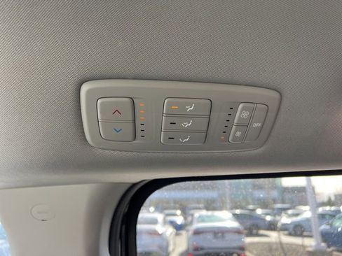 Certified 2024 Kia Carnival LX image 31