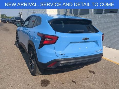 Certified 2024 Chevrolet Trax RS w/ Sunroof Package FWD image 3