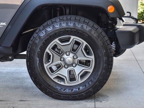 Used 2018 Jeep Wrangler Unlimited Rubicon w/ Connectivity Group image 10