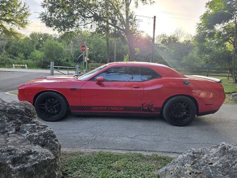 Used 2016 Dodge Challenger R/T Scat Pack RWD image 10