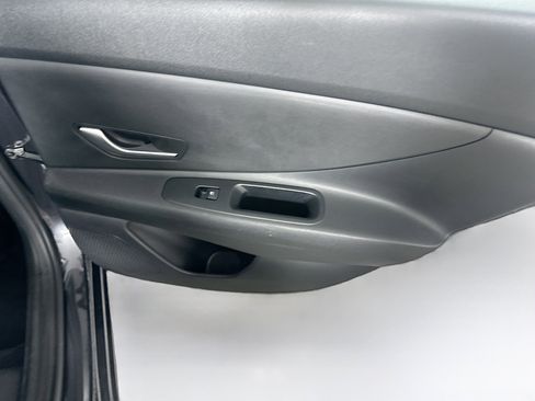 Used 2021 Hyundai Elantra SE image 27